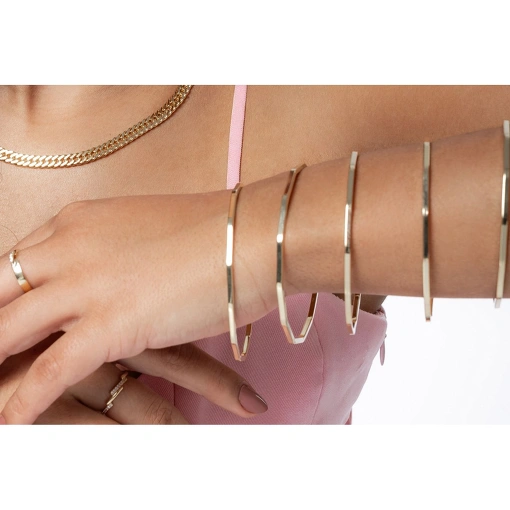 BRACELETE COM FIO QUADRADO