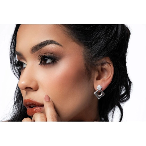 BRINCO QUADRADO VAZADO