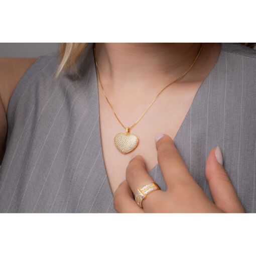 GARGANTILHA COM CORAÇÃO CRAVEJADO