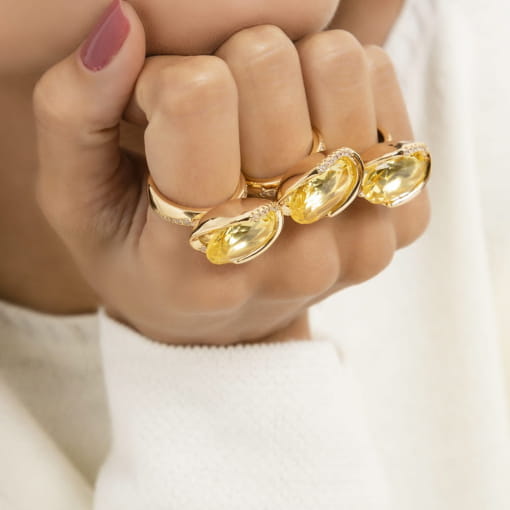 ANEL COM CRISTAL OVAL NA COR AMARELA BANHADO A OURO
