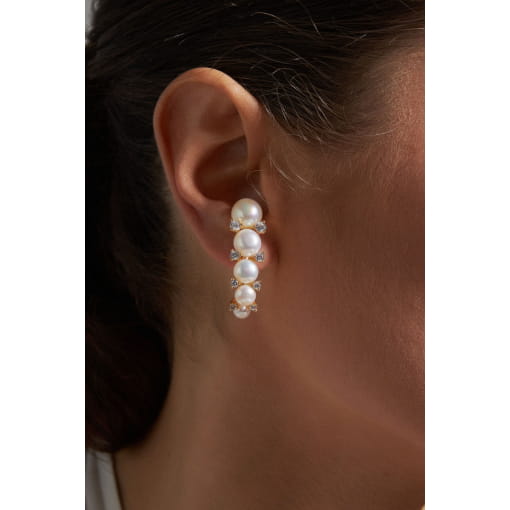 BRINCO EAR HOOK COM PÉROLAS DE ÁGUA DOCE BANHADO A OURO