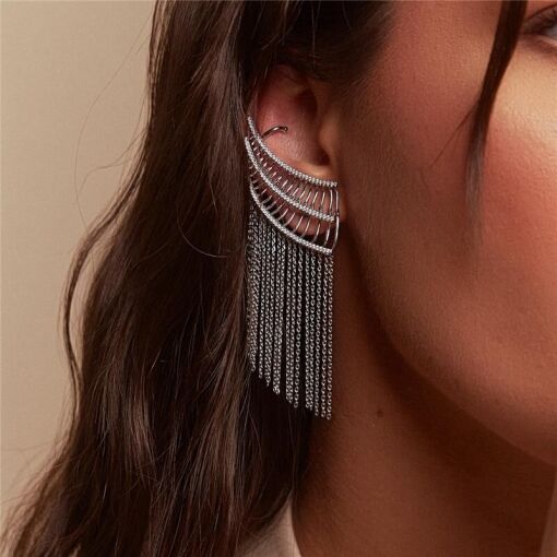 BRINCO EAR CUFF CRAVEJADO COM FRANJAS LISAS