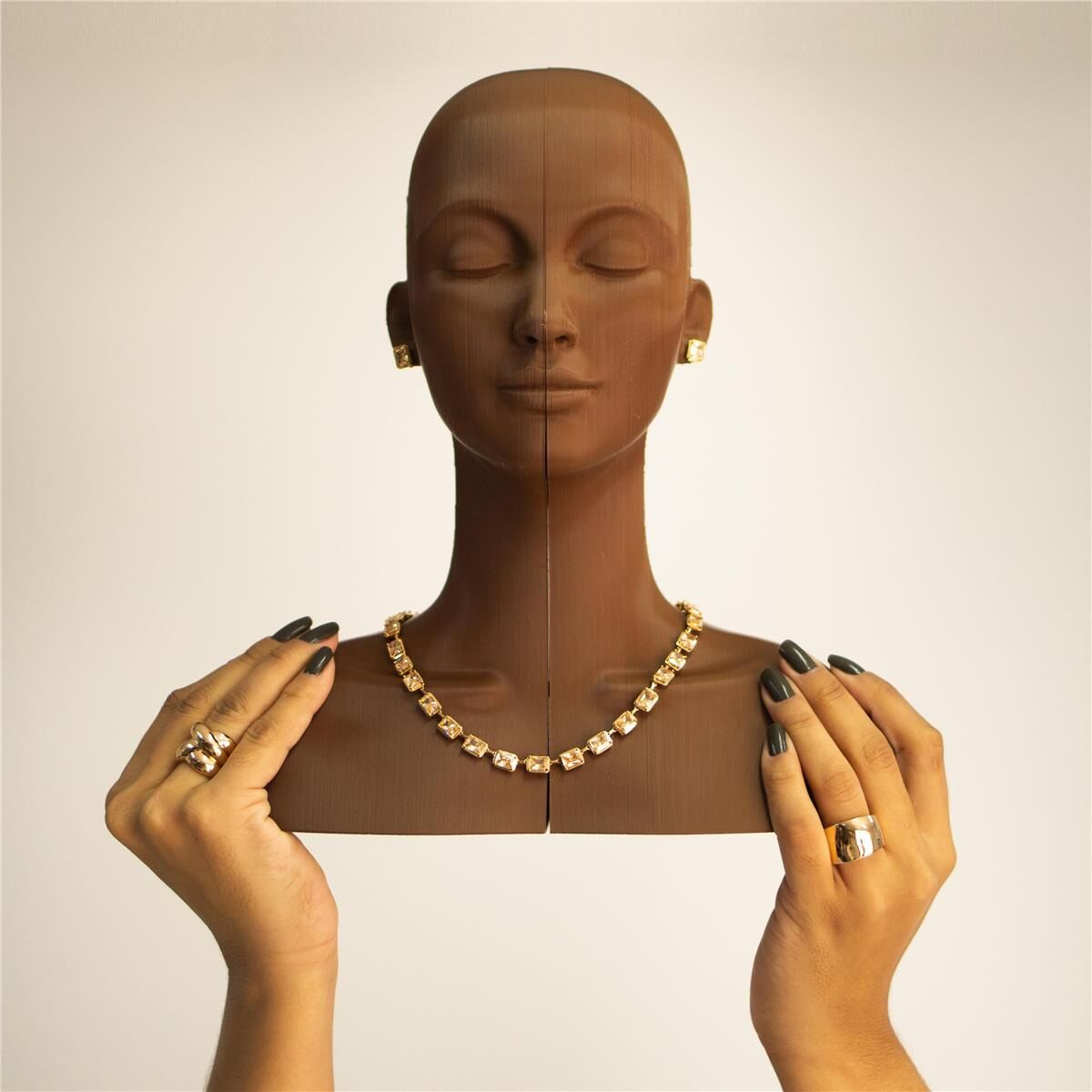 Como Organizar Joias no Expositor e Fazer Fotos Atraentes