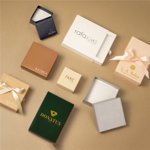 CAIXA PERSONALIZADA 08X08CM COM FITA VALOR UNIT. P/ 500 UN