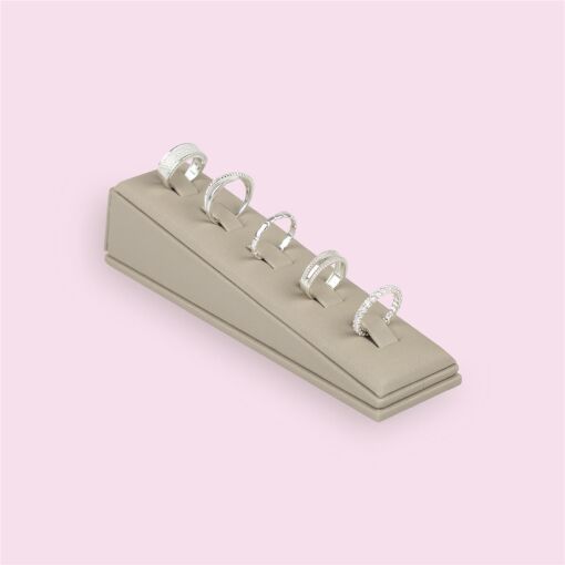 EXPOSITOR PARA 5 ANÉIS ESTHER FENDI