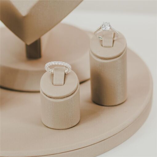 EXPOSITOR ANEL ESTHER FENDI