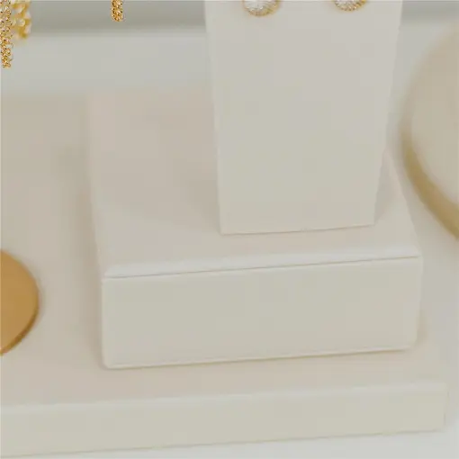 EXPOSITOR BASE QUADRADA ELEVADA VICENZA FACTO OFF WHITE