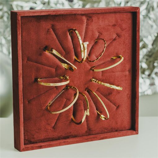 BANDEJA PARA BRACELETES 25X25CM COLORS BORDÔ