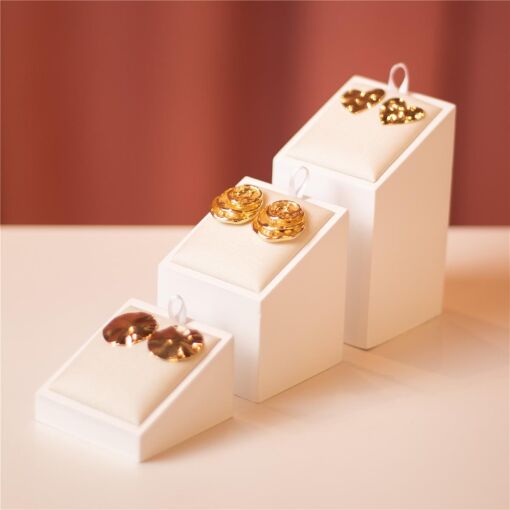 EXPOSITOR BRINCO CARTELA LAQUEADO PÉROLA + FACTO OFF WHITE