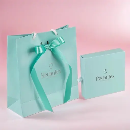 CAIXA E SACOLA PERSONALIZADA EASY COM 100 UNI