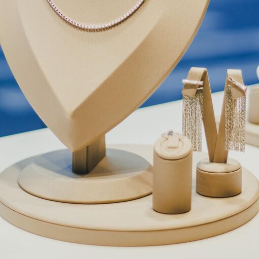 EXPOSITOR BASE REDONDA ESTHER FENDI