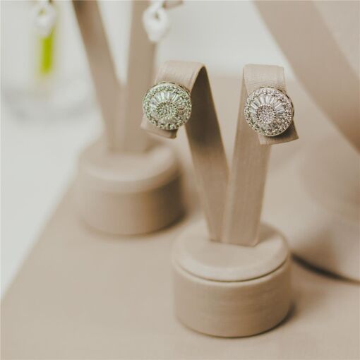 EXPOSITOR BRINCO ESTHER FENDI