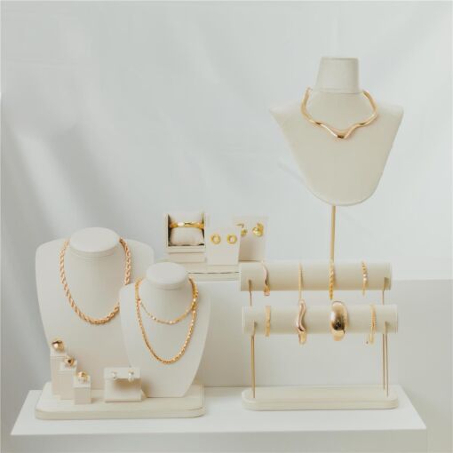 KIT EXPOSITOR FACTO OFF WHITE + VICENZA PÉROLA 13 PEÇAS
