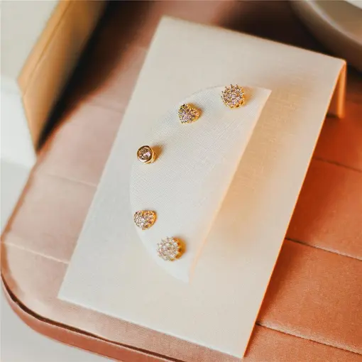 PLACA PARA ORELHAS COM IMÃ FACTO OFF WHITE FLY