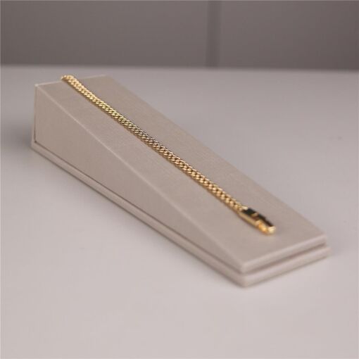 EXPOSITOR PARA PULSEIRAS ESTHER FENDI