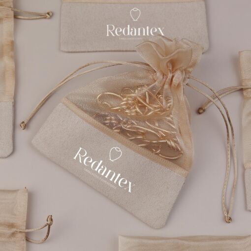 EMBALAGEM PERSONALIZADA ORGANZA + CAMURÇA VALOR UNIT. P/ 500 UN