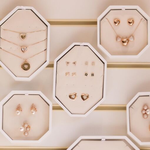 EXPOSITOR ESMERALDA PARA PAINEL TAMANHO P