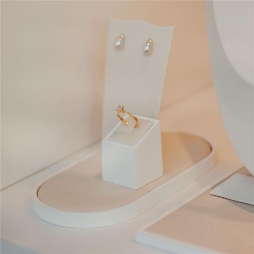 BANDEJA OVAL LAQUEADA COM CARTELA PÉROLA M