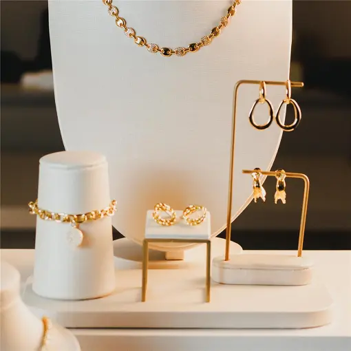 BASE ARREDONDADA FACTO OFF WHITE FLY