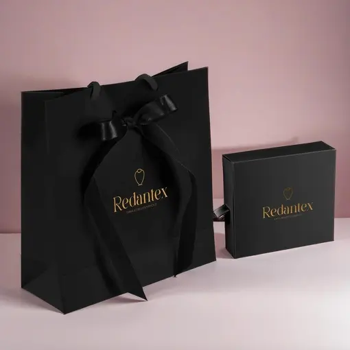 CAIXA E SACOLA PERSONALIZADA EASY COM 100 UNI