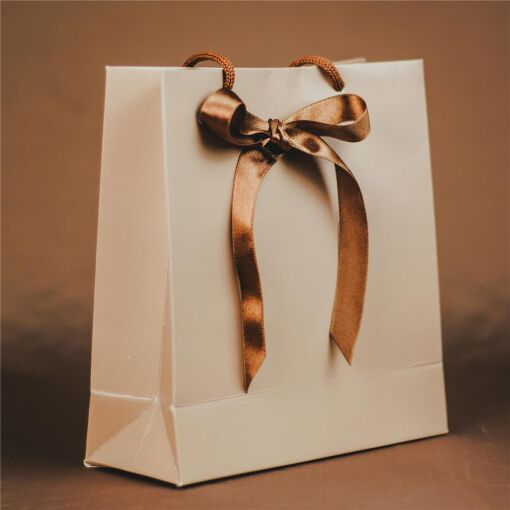 SACOLA PARA JOIAS 16X17CM COM 10 UNIDADES MOCHA MOUSSE FITA EM C