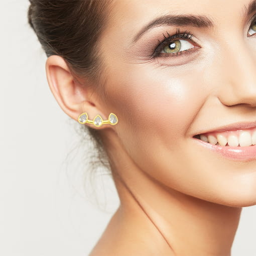 BRINCO DOURADO ESTILO EAR CUFF COM ZIRCÔNIAS