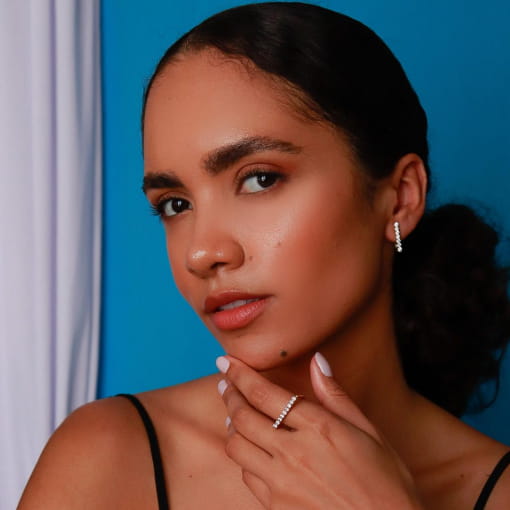 ARGOLA DELICADA FILEIRA CRAVEJADA - BLACK THEA