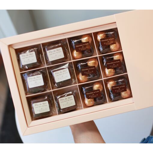 Caixa especialidades contendo 6 pães de mel e 6 chocolates