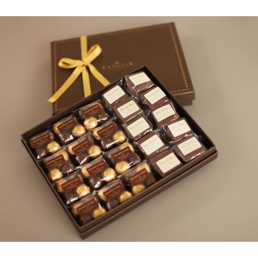 Caixa contendo 12 chocolates e 10 pães de mel