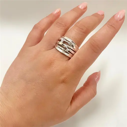 ANEL LARGO VAZADO C/ 2 ZIRC FOLHEADO A PRATA