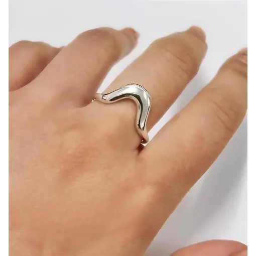 ANEL C/ DETALHE ONDULADO  FOLHEADO A OURO 18K