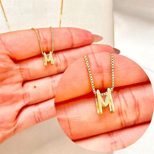GARG LETRA M FOLHEADO A OURO 18K