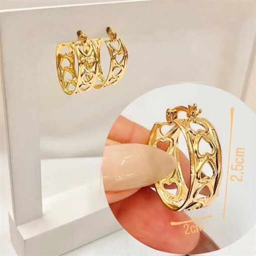 BR TRANQ OVAL CORAÇÕES 2CM FOLHEADO A OURO 18K