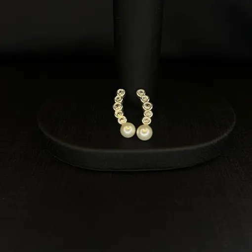BRINCO EAR CUFF C/ PEROLA E 5 ZIRCONIAS PRATA 925