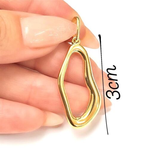 PING ORGANICO OVAL VAZADO 3CM FOLHEADO A OURO 18K