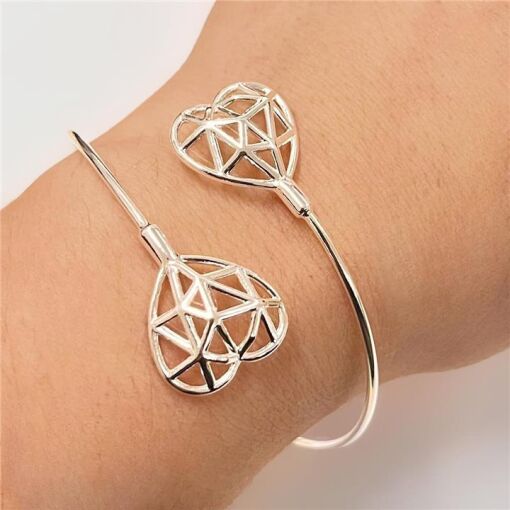 BRACELETE CORAÇÕES GEOMETRICOS  FOLHEADO A PRATA