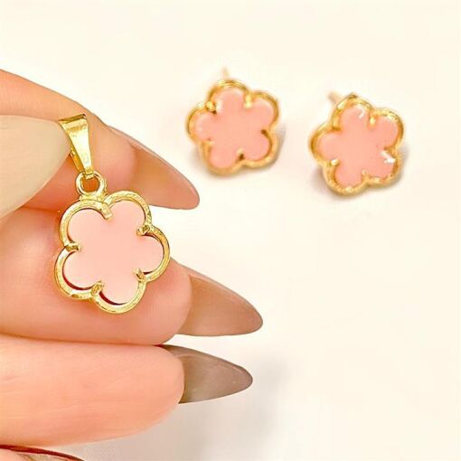 PING FLORZINHA MADREPEROLA 1,2CM FOLHEADO A OURO 18K