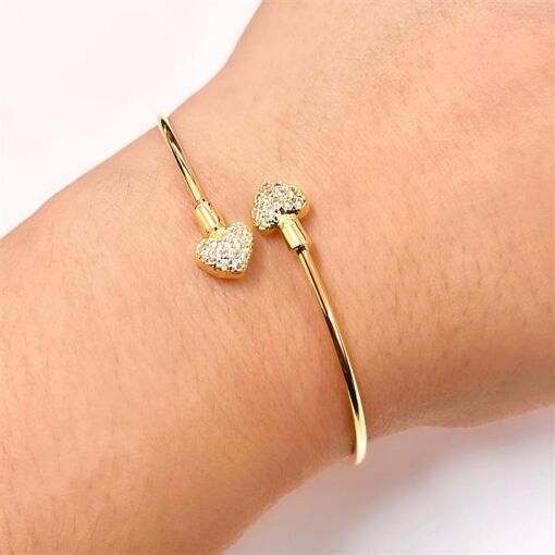 BRACELETE CORAÇÕES CRAVEJADOS  FOLHEADO A OURO 18K