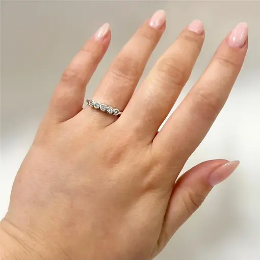 ANEL FINO C/ 5 ZIRC  FOLHEADO A PRATA