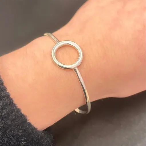 BRACELETE ARGOLA / REDONDO VAZADO NO MEIO PRATA 925