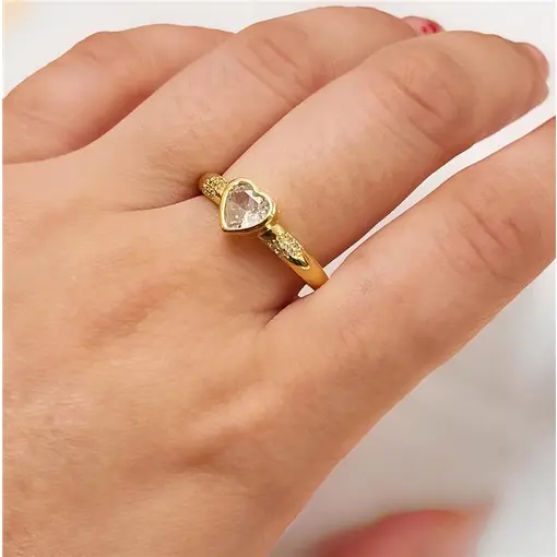 ANEL PEDRA CORAÇÃO C/ DET CRAV. FOLHEADO A OURO 18K