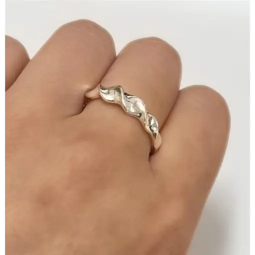 ANEL DETALHE ONDA  FOLHEADO A OURO 18K