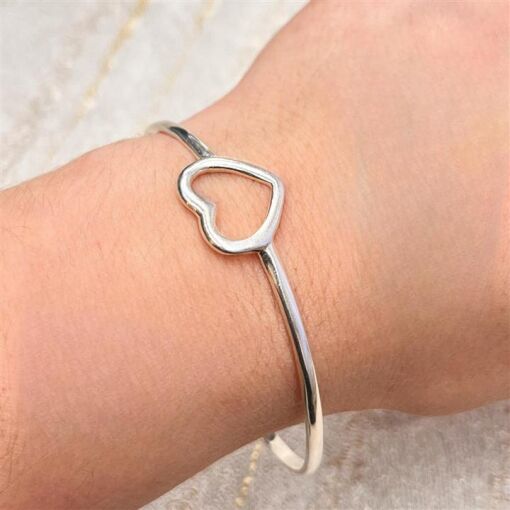 BRACELETE ARGOLA / CORAÇÃO VAZADO NO MEIO PRATA 925