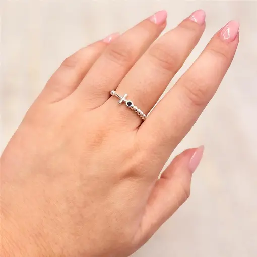 ANEL TORCIDO C/ ZIRCONIA NEGRA E CRUZ LISA PRATA 925