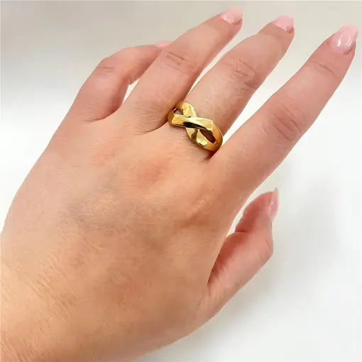 ANEL SIMB INFINITO ACHATADO LISO FOLHEADO A OURO 18K