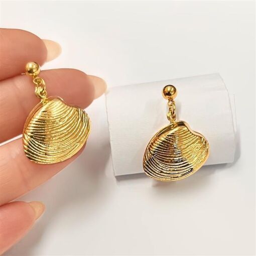 BR CONCHA FECHADA  FOLHEADO A OURO 18K