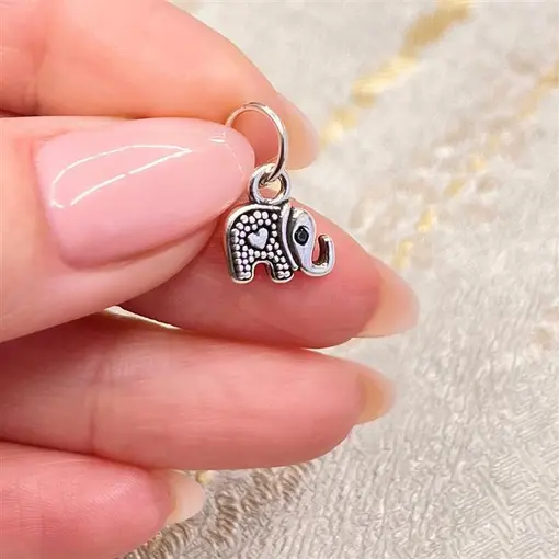 PINGENTE ELEFANTE COM DETALHES E CORAÇÃOZINHO PRATA 925