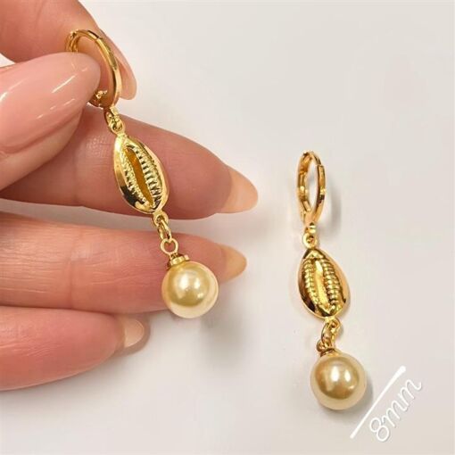 BR CONCHA C/ PÉROLA 8MM FOLHEADO A OURO 18K
