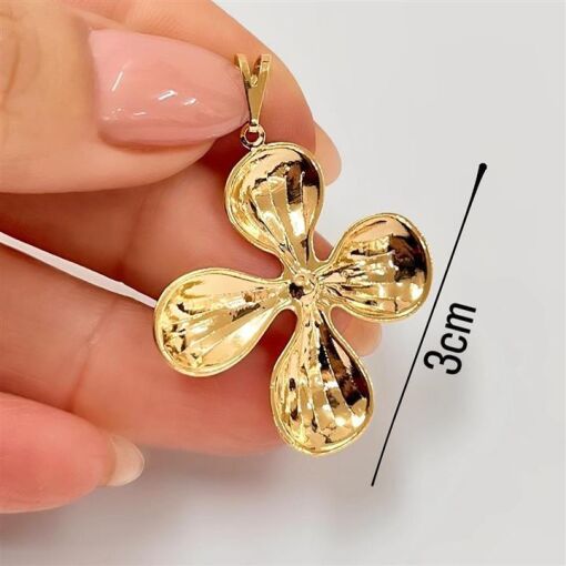 PING FLOR 4 PÉTALAS  FOLHEADO A OURO 18K