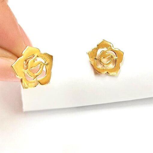BR PINO FLOR VAZADA FOLHEADO A OURO 18K